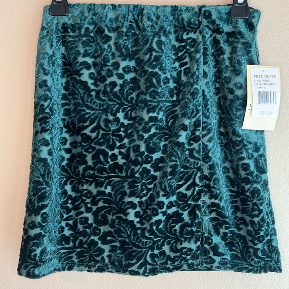 NWT Juniors Live to be Spoiled Green Velvet Burnout Jacquard Mini Skirt Small